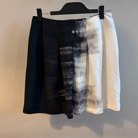 Size 4, Vince skirt, Gray/White - Picture 1 of 1